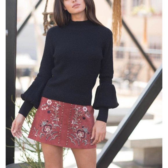 Willow & Clay Bishop Sleeve Back Cutout Sweater NEW WITH TAGS - Picture 2 of 5